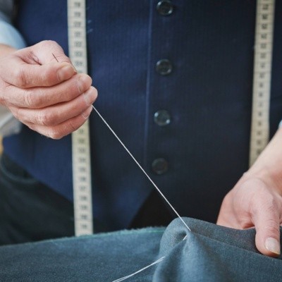 Trajes a medida en Lleida, trajes de novio y boda para hombre, sastrería Lorenzo